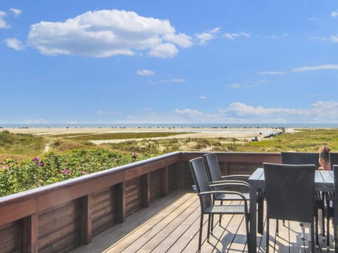 Classic Apartment, 2 Bedrooms | Outdoor dining