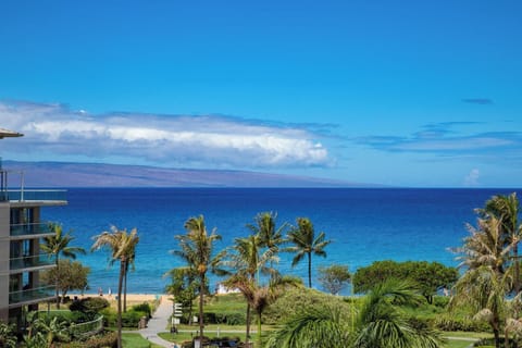     Live where others vacation—surrounded by beauty, comfort, and ease HKH-545