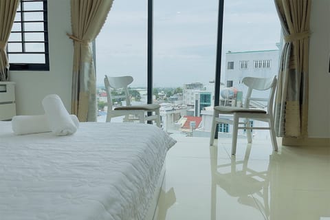 Panoramic Double Room, City View | Private kitchen | Fridge, microwave, oven, stovetop