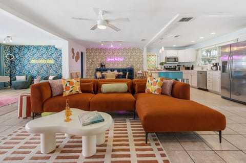 Kick back, sink in, and let vacation mode take over. The living room is your chill headquarters — perfect for morning coffee, movie marathons, or plotting your next poolside adventure.