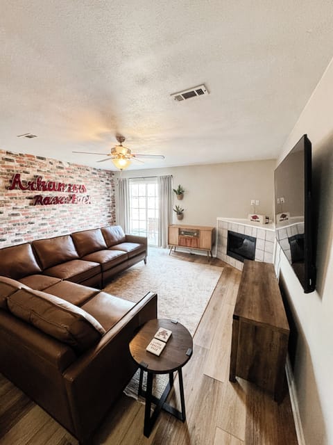 Spacious living room & open floor plan