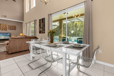 House | 6 bedrooms, desk, Internet