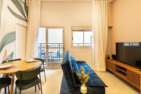 Apartment | Living room | Flat-screen TV
