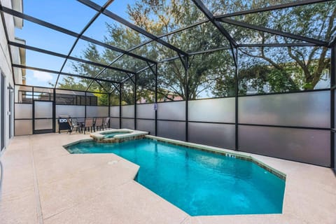 Private Screened Pool with Hot Tub – Relax in your own private pool and hot tub under a screened lanai.