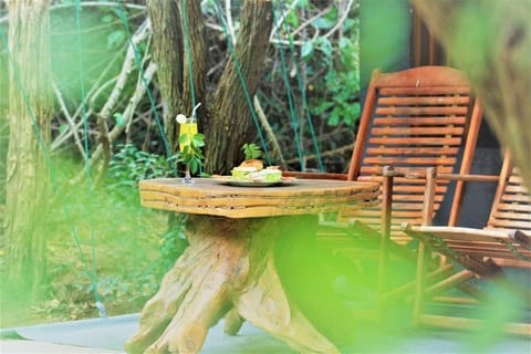 Comfort Tent, Patio, Garden View | Desk