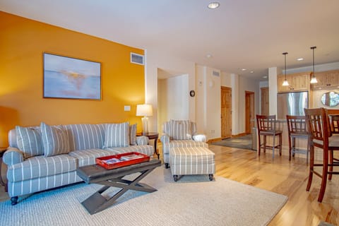 Condo, Multiple Beds, Patio, Mountain View (Elkhorn Springs Sanctuary) | Living area | 42-inch flat-screen TV with digital channels