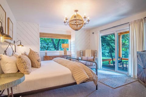 Condo, Multiple Beds, Balcony, Mountain View (Sunburst 33) | 3 bedrooms, individually decorated, individually furnished, bed sheets