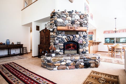 House, Multiple Beds, Patio, Mountain View (Sunflower Lane) | Interior