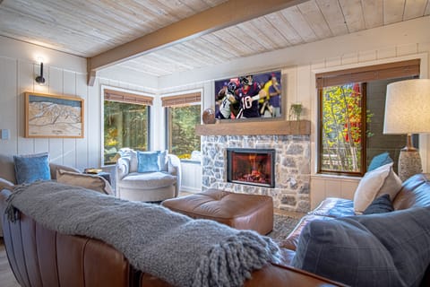 Condo, Multiple Beds, Patio, Mountain View (Creekside in Sun Valley 1294) | Living area | 42-inch flat-screen TV with digital channels