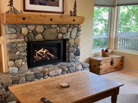House, Multiple Beds, Balcony, Mountain View (Sun Valley Townhome 215A) | Interior