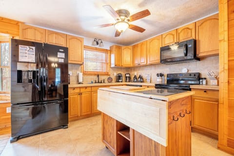 Moonshine Lodge's fully equipped kitchen