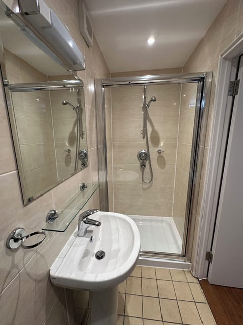 Deluxe Single Room | Desk, soundproofing, iron/ironing board, bed sheets