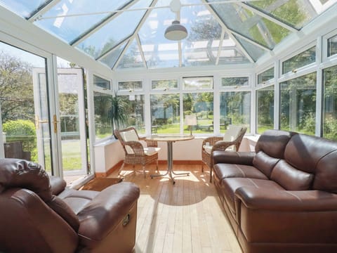 Cottage | Living area