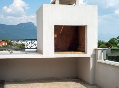 Apartment (Apartment Infinity with Hot Tub) | BBQ/picnic area