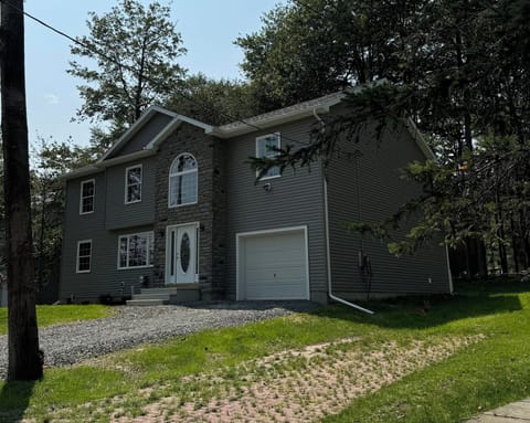 Build in 2024 new home with parking for 3 cars