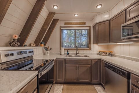 Kitchen with all appliances