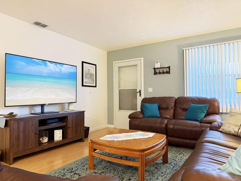 Palm Manor – Coastal Living with Pool & Clubhouse (5812)