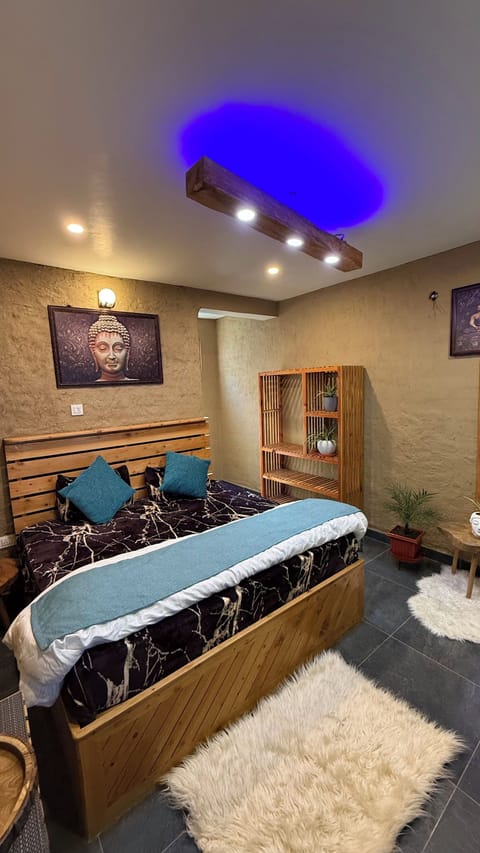 Basic Double or Twin Room, Mountain View | Living area