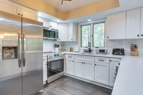 Kitchen | 1st Floor | Dishwasher | Keurig & Drip Coffee Makers | Blender