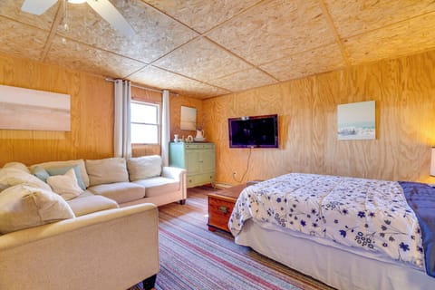 Lake Winola Vacation Rental | Studio | 1BA | 500 Sq Ft | Stairs Required