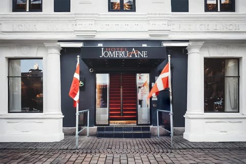 Hotel Exterior [summer]