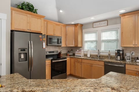 14-web-or-mls-1023-Cruz-Bay-TL-Kitchen-V2