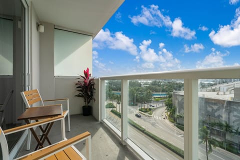 Sip coffee with a city view! This rental’s private balcony is perfect for morning chats, sunset drinks, and soaking in the urban beachside vibe.