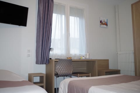 Triple Room | In-room safe, individually decorated, individually furnished, desk