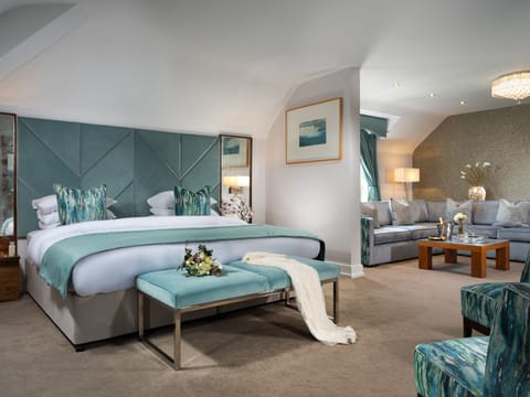 Luxury Suite, 1 King Bed | Hypo-allergenic bedding, in-room safe, desk, soundproofing