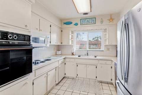 Fully appointed kitchen 