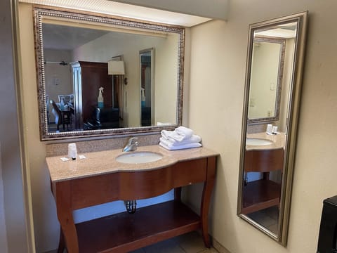 Basic Double Room | Bathroom