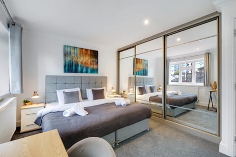 Family House | Free WiFi, bed sheets