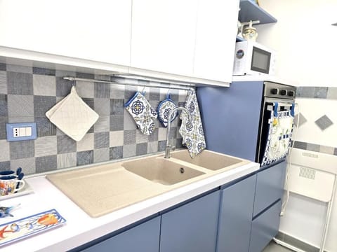 City Duplex, Partial Sea View | Private kitchen | Fridge, microwave, oven, stovetop