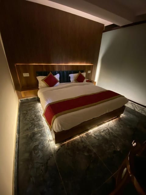 Deluxe Double or Twin Room | Laptop workspace, free WiFi
