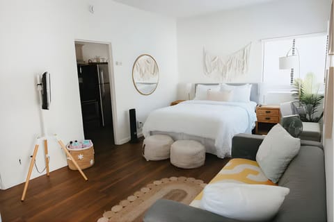 Bright bedroom vibes made for calm, comfy mornings