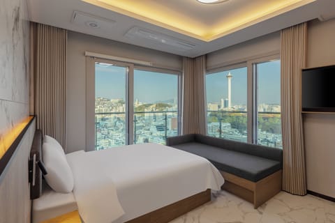 Premium bedding, soundproofing, free WiFi, bed sheets