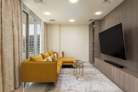 Deluxe Apartment, 3 Bedrooms | Living area