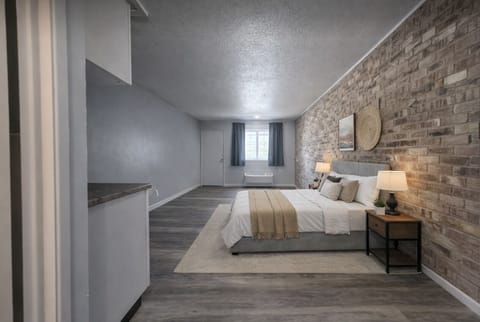 Basic Studio | Free WiFi