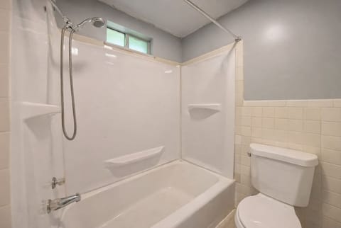 Basic Studio | Bathroom | Towels