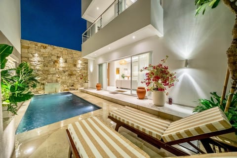Pool Lounge 
