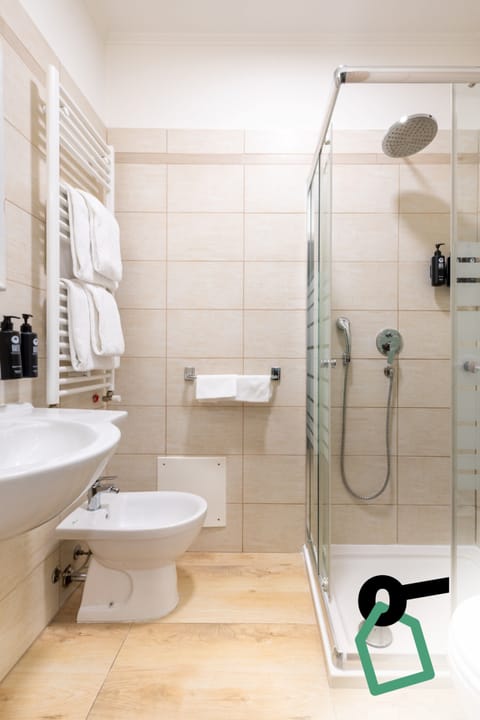 Double or Twin Room | Bathroom