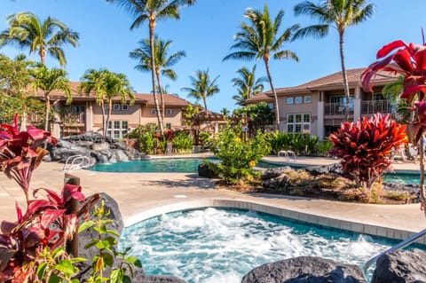 Resort pool and hot tub steps from the villa — Waikoloa Beach Resort