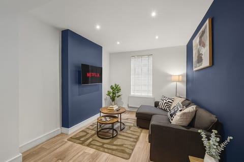 Relax in the living room on the comfy corner sofa and enjoy your favorite shows on the Smart TV.