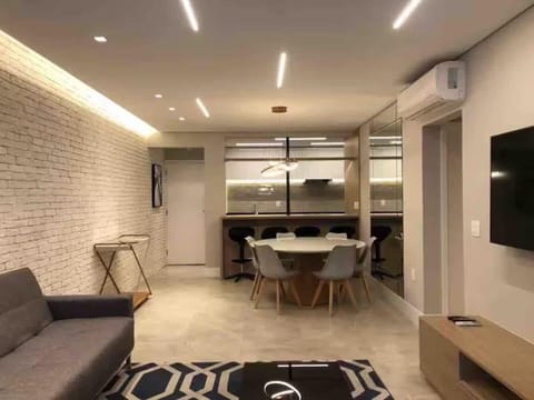 Classic Apartment | In-room safe, desk, laptop workspace, blackout drapes
