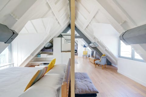 House | Laptop workspace, iron/ironing board, bed sheets