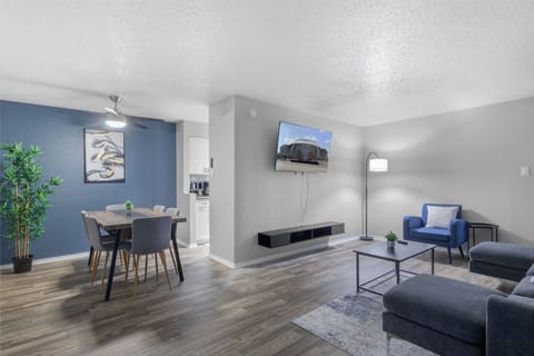 Spacious and inviting living area with comfortable seating and a smart TV, perfect for relaxing after exploring Arlington or attending events at AT&T Stadium.