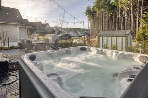 Enjoy evenings in the private hot tub!