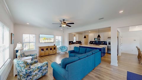 Our stylish living area offers ample seating for gathering to rest after a day at the beach, share conversation with loved ones, or settle in for movie night with the family.