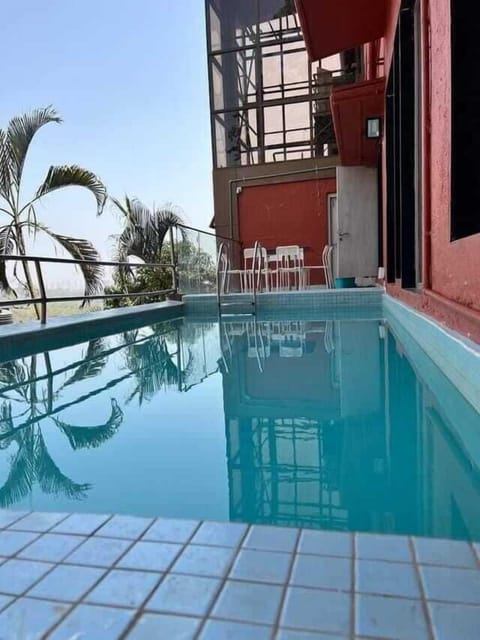 Indoor/outdoor pool