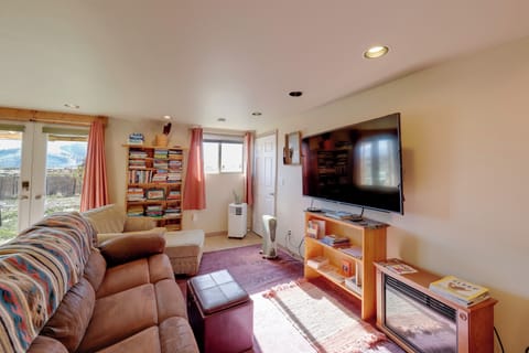 Hot Springs Vacation Rental | Studio | 1BA | 1,200 Sq Ft | Small Step to Enter